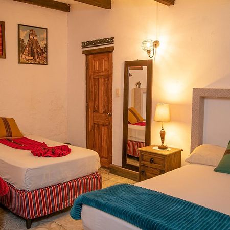Nikikot Hostel & Hotel Antigua Exteriör bild