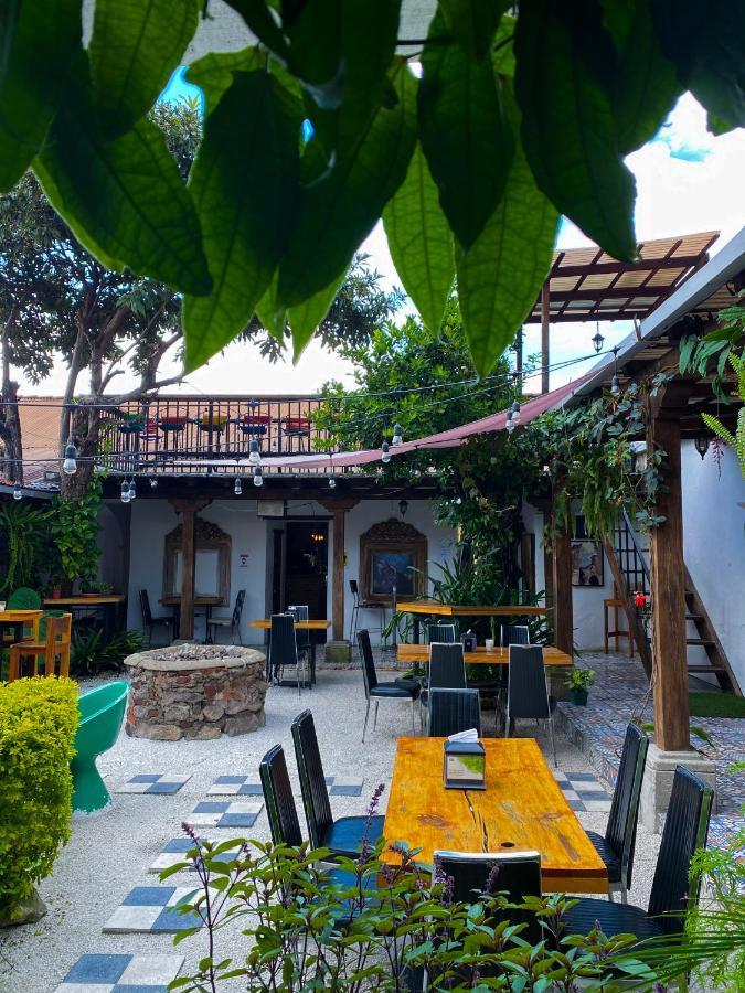 Nikikot Hostel & Hotel Antigua Exteriör bild