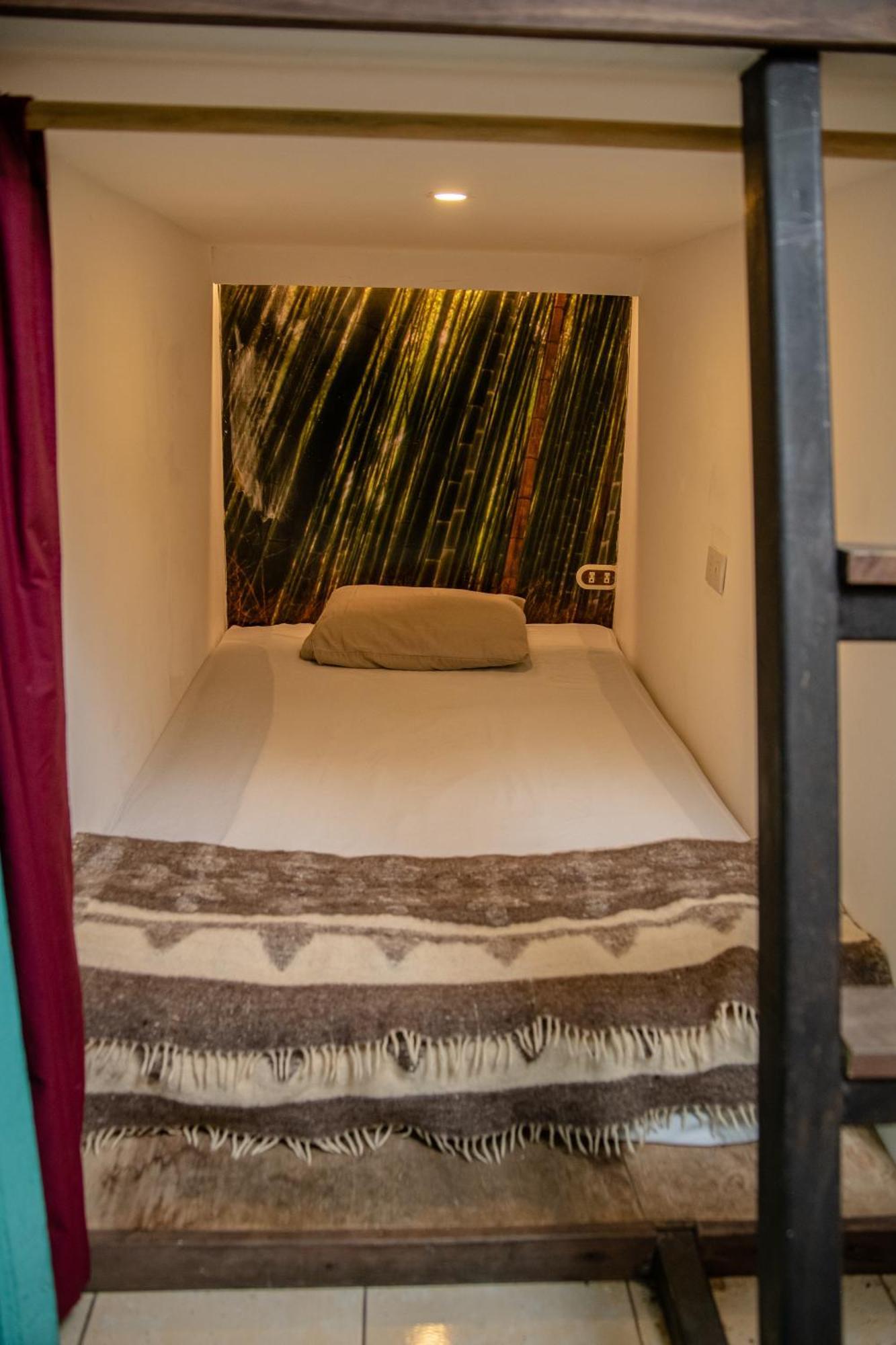 Nikikot Hostel & Hotel Antigua Exteriör bild