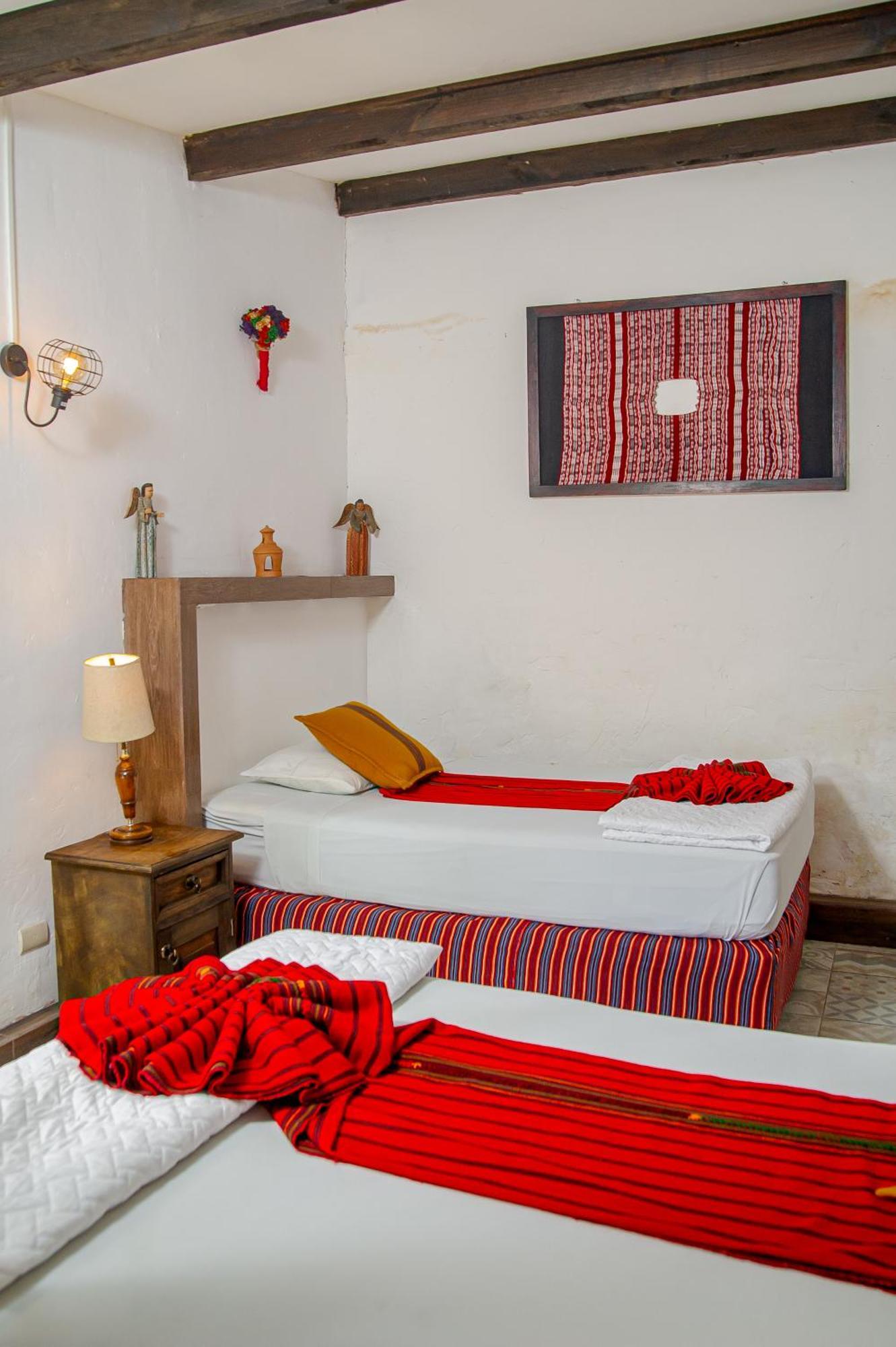 Nikikot Hostel & Hotel Antigua Exteriör bild