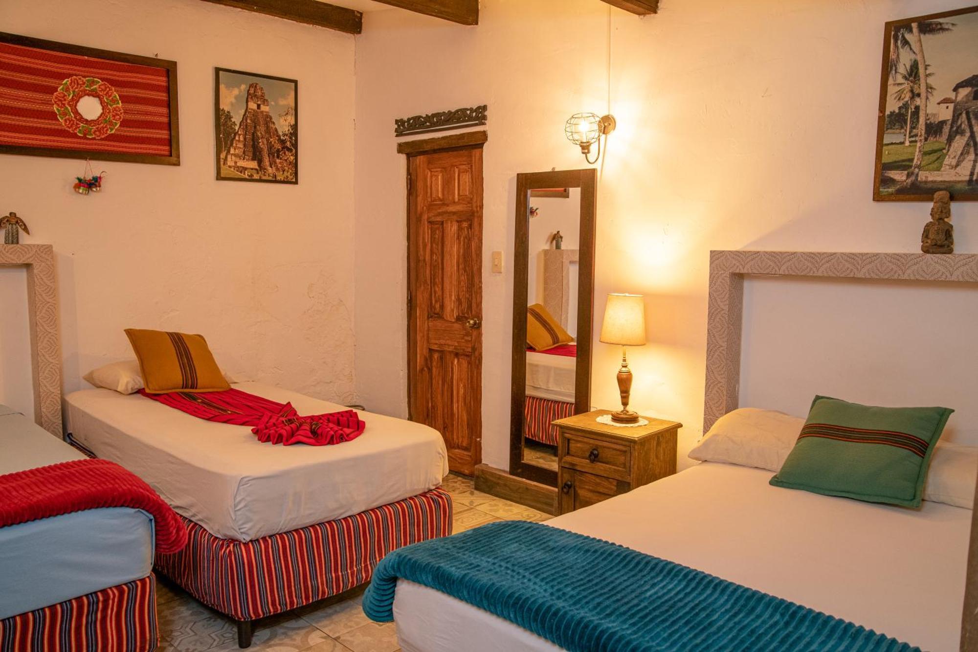Nikikot Hostel & Hotel Antigua Exteriör bild
