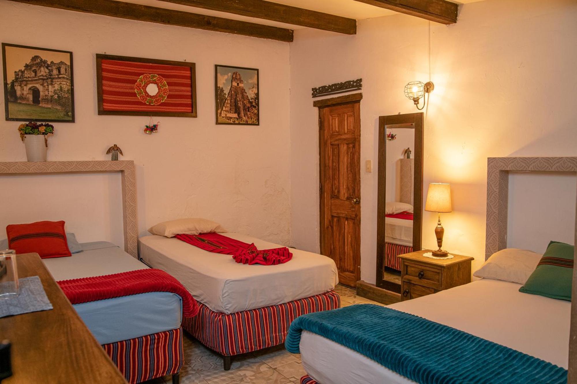 Nikikot Hostel & Hotel Antigua Exteriör bild